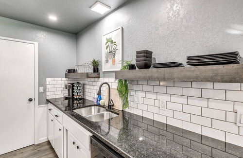 South Oklahoma City House | Newly remodeled 5BD- just 10 mins from airport!