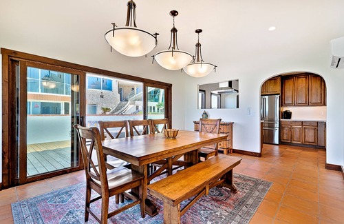 Mission Beach House | Newly Remodeled! 6BD Right on the Ocean Front Walk w/Beautiful Massive Rooftop Deck & Hot Tub, Steps away from the Sand!