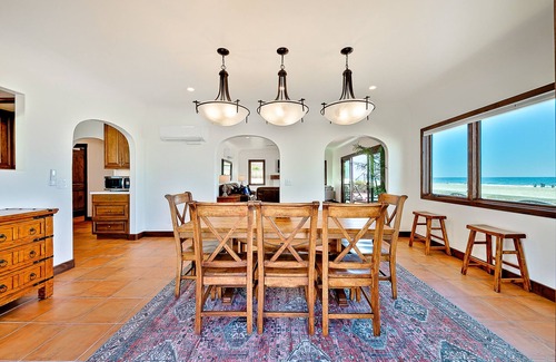 Mission Beach House | Newly Remodeled! 6BD Right on the Ocean Front Walk w/Beautiful Massive Rooftop Deck & Hot Tub, Steps away from the Sand!