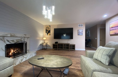 East Grove House | Newly remodeled 7bedroom 3bathroom house