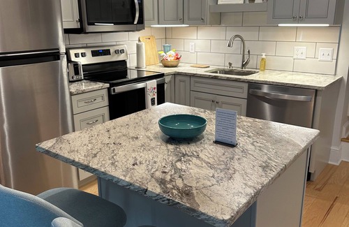 Oak Hill Apartment | Newly remodeled apartment in a serene setting!