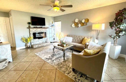 Sacramento House | Newly Remodeled Beauty & Private Backyard