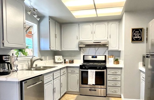 Sacramento House | Newly Remodeled Beauty & Private Backyard