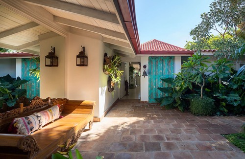 Casa de Campo House | Newly Remodeled! Beautiful "La Casita Blanca" Walk to beach!