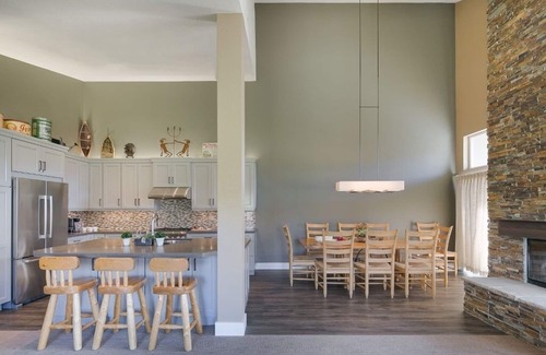 Elkhorn Village House | Newly Remodeled Beautiful Town Home Situated On The Elkhorn Golf Course!