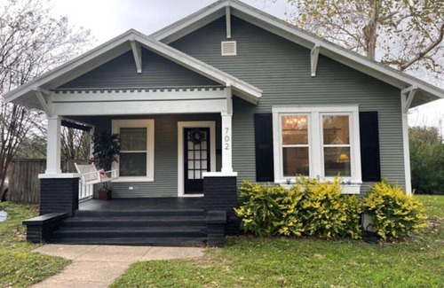 Brenham House | Newly remodeled bungalow near downtown Brenham