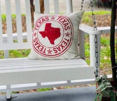 Brenham House | Newly remodeled bungalow near downtown Brenham