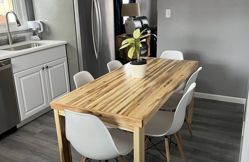 Ottawa House | Newly Remodeled Bungalow near Starved Rock