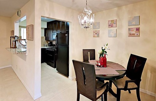 Magnolia Heights Condo | Newly Remodeled Contemporary 1 Bedroom Condo