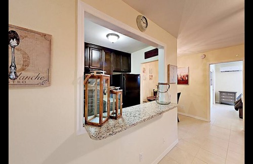 Magnolia Heights Condo | Newly Remodeled Contemporary 1 Bedroom Condo