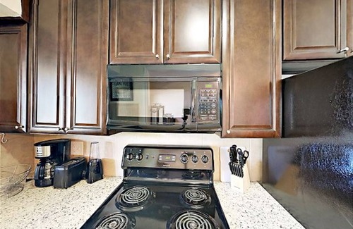 Magnolia Heights Condo | Newly Remodeled Contemporary 1 Bedroom Condo