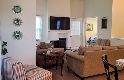 Greenwich House | Newly Remodeled Charming Modern Townhome in Northeast Wichita