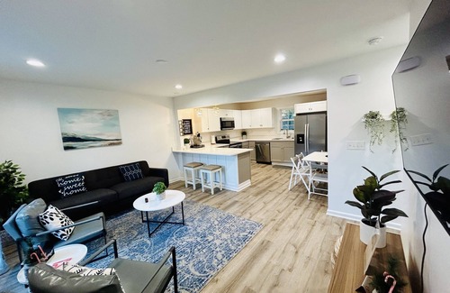Toddville Road House | Newly Remodeled Clean Modern Home Near Uptown CLT, Airport & More!