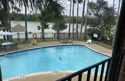 Brownsville House | Newly remodeled condo on the border by sea.