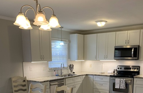 Zebulon Cottage | Newly remodeled! convenient to shopping and restaurants..