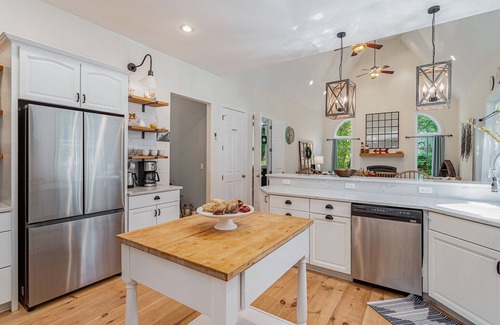 Sawyer Cottage | Newly remodeled cottage with hot tub and three seasons room