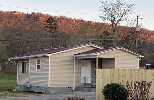 Lookout Valley Neighborhood Association House | Newly remodeled cozy little home