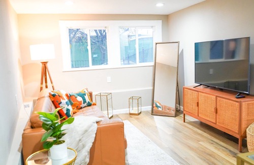 Longfellow House | Newly Remodeled cozy 1bdrm home close to Public transportation , BART, & SF