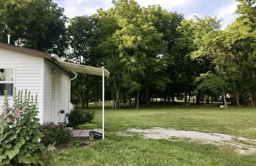 Windsor House | Newly remodeled, cozy cottage only steps away from the Katy Trail in Windsor, MO