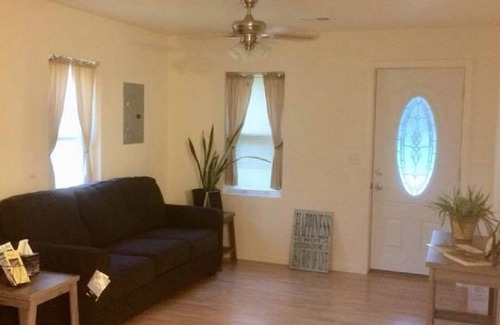 Windsor House | Newly remodeled, cozy cottage only steps away from the Katy Trail in Windsor, MO