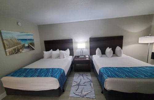 Trailer Estates Apartment | Newly Remodeled Cozy Unit Sarasota Cay Club close to Airport, Beaches and Shops