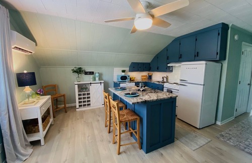 Crisfield Apartment | NEWLY REMODELED COZY APARTMENT with WATER VIEWS & AMAZING SUNSETS in CRISFIELD!