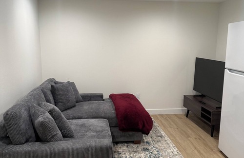 Edmonds Apartment | Newly Remodeled Daylight Studio with Lake View
