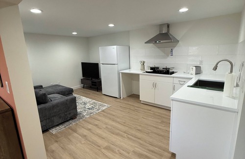 Edmonds Apartment | Newly Remodeled Daylight Studio with Lake View