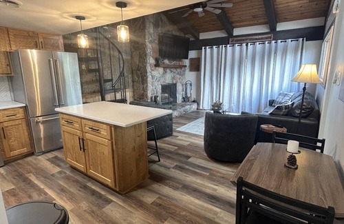 Sevierville Condo | NEWLY REMODELED! English Mtn Hideaway! Smoky Mtns Dollywood Gatlinburg