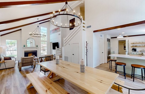 Brookeland House | Newly-remodeled & fresh dog-friendly hideaway with treetop views & firepit