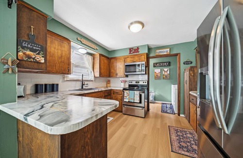 Bixby House | Newly remodeled, fully furnished rental in Bixby, OK. 3 bed, 1 1/2 bath, office