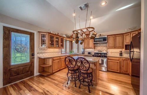 New Braunfels House | Newly remodeled house, fire pit and river access across the street!