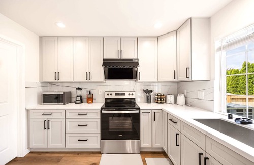 Renton House | Newly Remodeled Hilltop 4B 2.5B Retreat with Gym