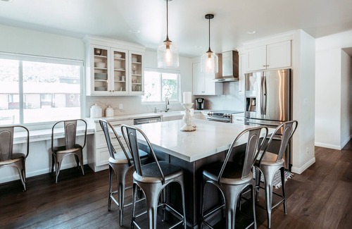 Santa Barbara House | Newly-remodeled house with brand new 40' pool, spa, built-in bbq and bocce