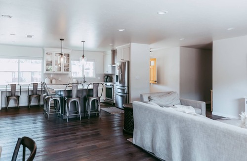Santa Barbara House | Newly-remodeled house with brand new 40' pool, spa, built-in bbq and bocce