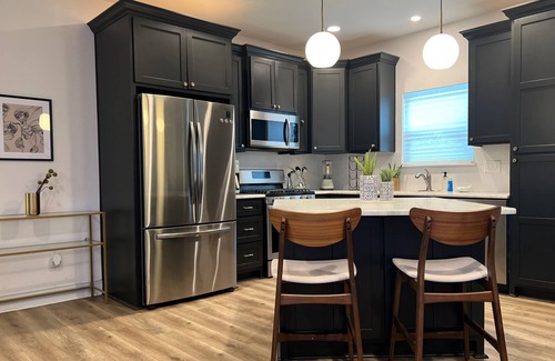Capital View House | Newly Remodeled home in Historic Area. Close to UAMS, Zoo, & Restaurants!