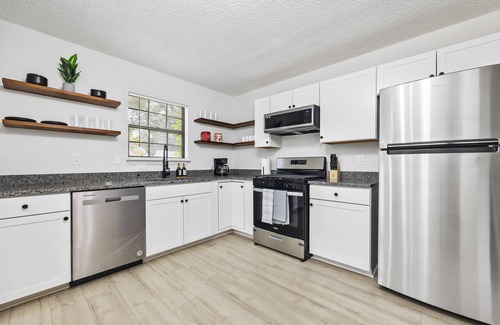 Smyrna House | Newly Remodeled Home By Truist Park/The Battery/ATL Braves Stadium