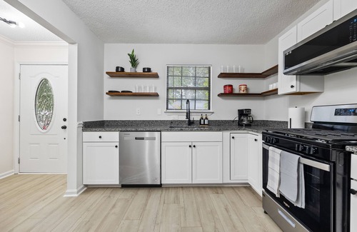 Smyrna House | Newly Remodeled Home By Truist Park/The Battery/ATL Braves Stadium
