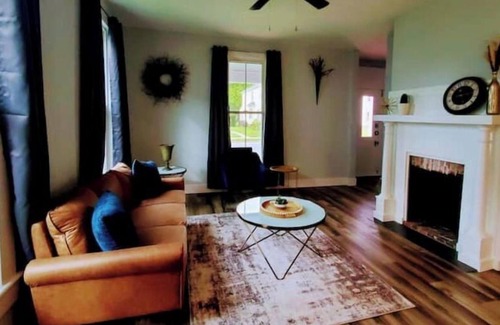 Cambridge House | Newly Remodeled Home, 10 Minute Walk to Downtown