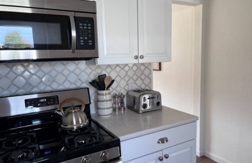 Hutchinson House | Newly remodeled home in a safe/quiet neighborhood located near fairgrounds.n