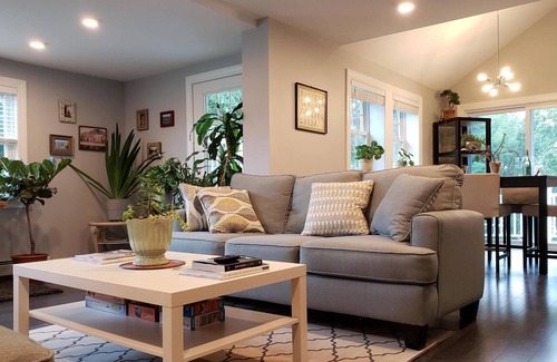Pawcatuck House | 🧭 Newly Remodeled Home Near Westerly and Mystic