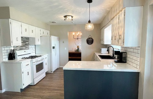 Bedford House | Newly remodeled home on big lot with sunroom, game room and grilling area!