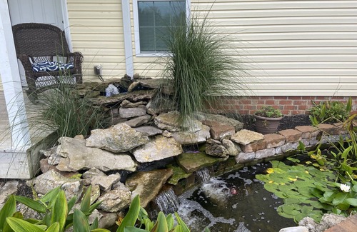 Lebanon House | Newly remodeled, Hot Tub, 70n inch tv Private Entrance, Convenient location