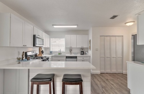 Edgewater House | Newly remodeled house just steps away from the FL Intracoastal with boat parking