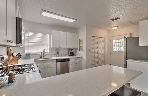 Edgewater House | Newly remodeled house just steps away from the FL Intracoastal with boat parking
