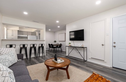 Irving Apartment | Newly Remodeled Irving GEM!