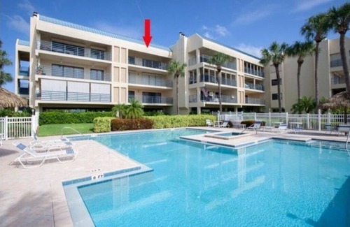 Tierra Verde Condo | Newly remodeled Island condo with view of the Bay and short walk to beach.