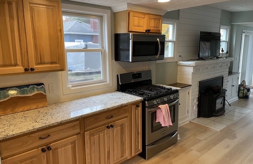 New Franklin House | Newly remodeled lakefront Portage Lakes Holiday House. Walk to the golf course!