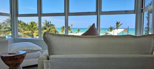 Discovery Bay Apartment | Newly Remodeled Luxury Beachfront 2-Bedroom Condo