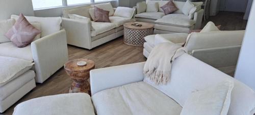 Discovery Bay Apartment | Newly Remodeled Luxury Beachfront 2-Bedroom Condo
